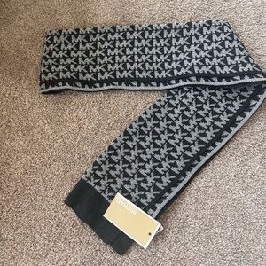 Women scarf